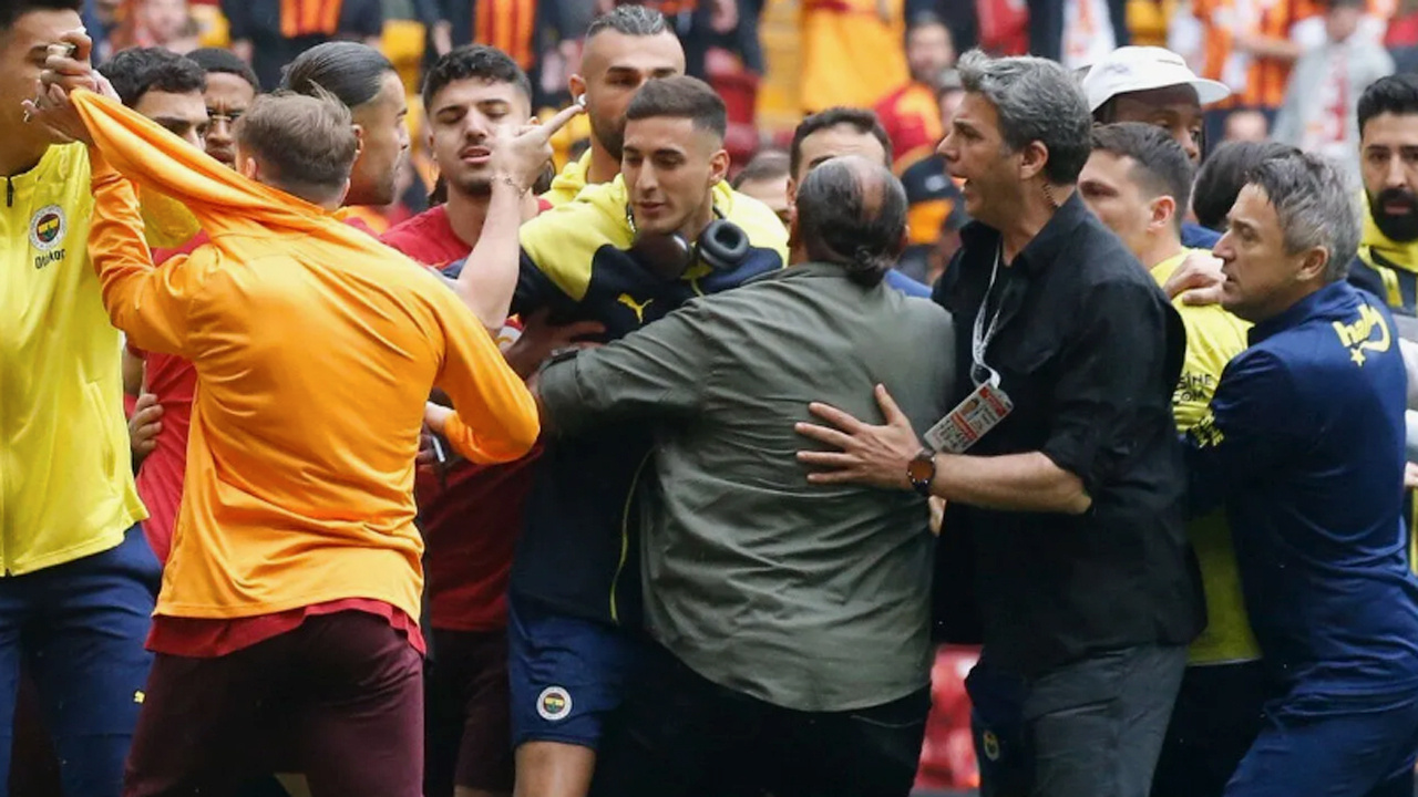 Kerem Aktürkoğlu ve Mert Hakan Yandaş kulüpte bir araya geldi, diyalogları gündem oldu!