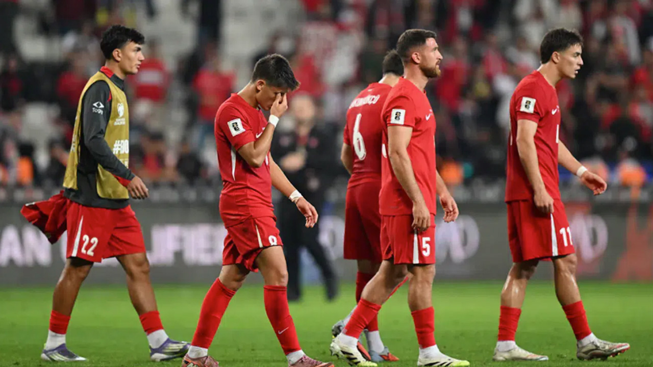 Büyük yenilgiden sonra milli takım oyuncuları birbirine girdi!