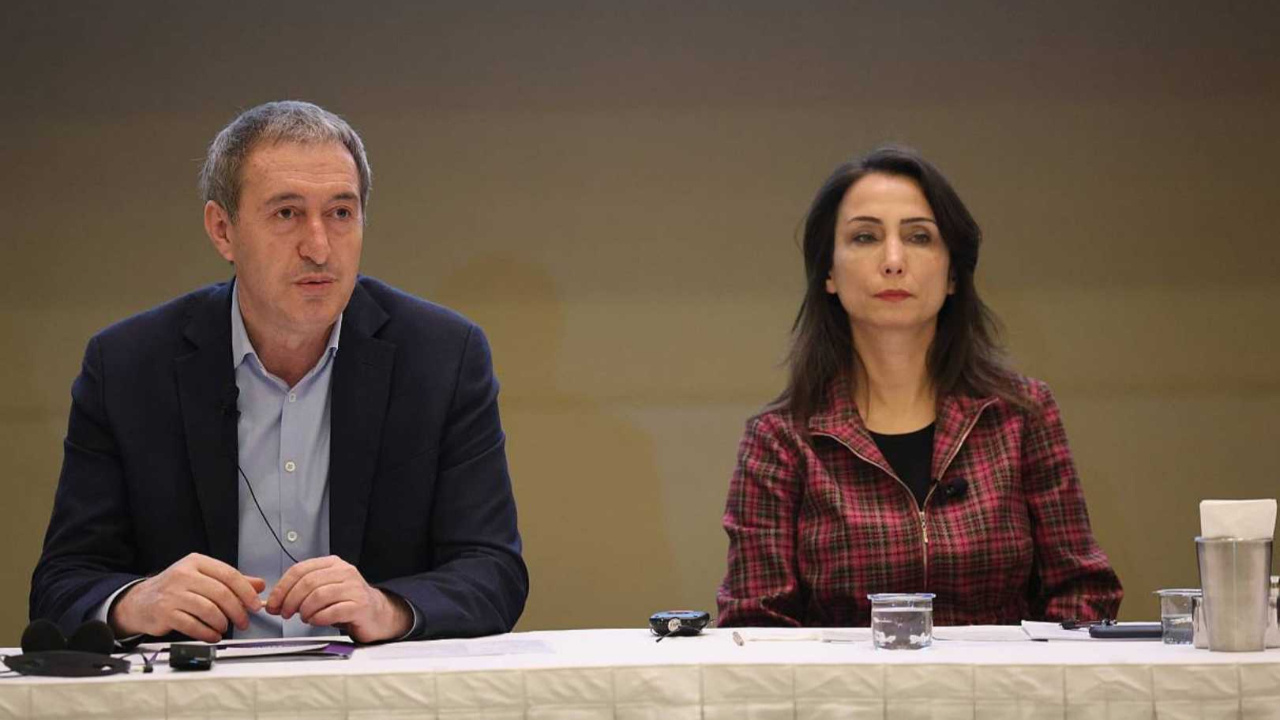 Özgür Özel'in yeni ofisine ilk ziyaret DEM Parti'den