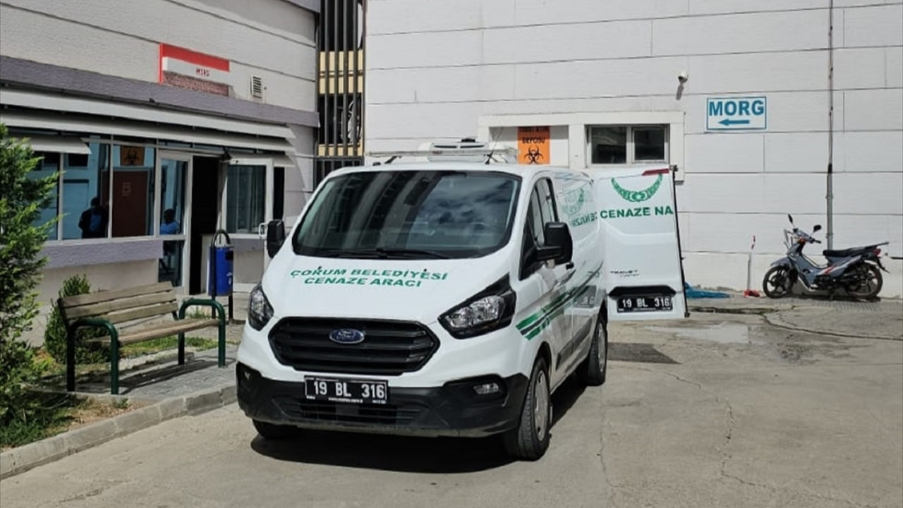 Çorum'da tır şoförü aracında ölü bulundu...