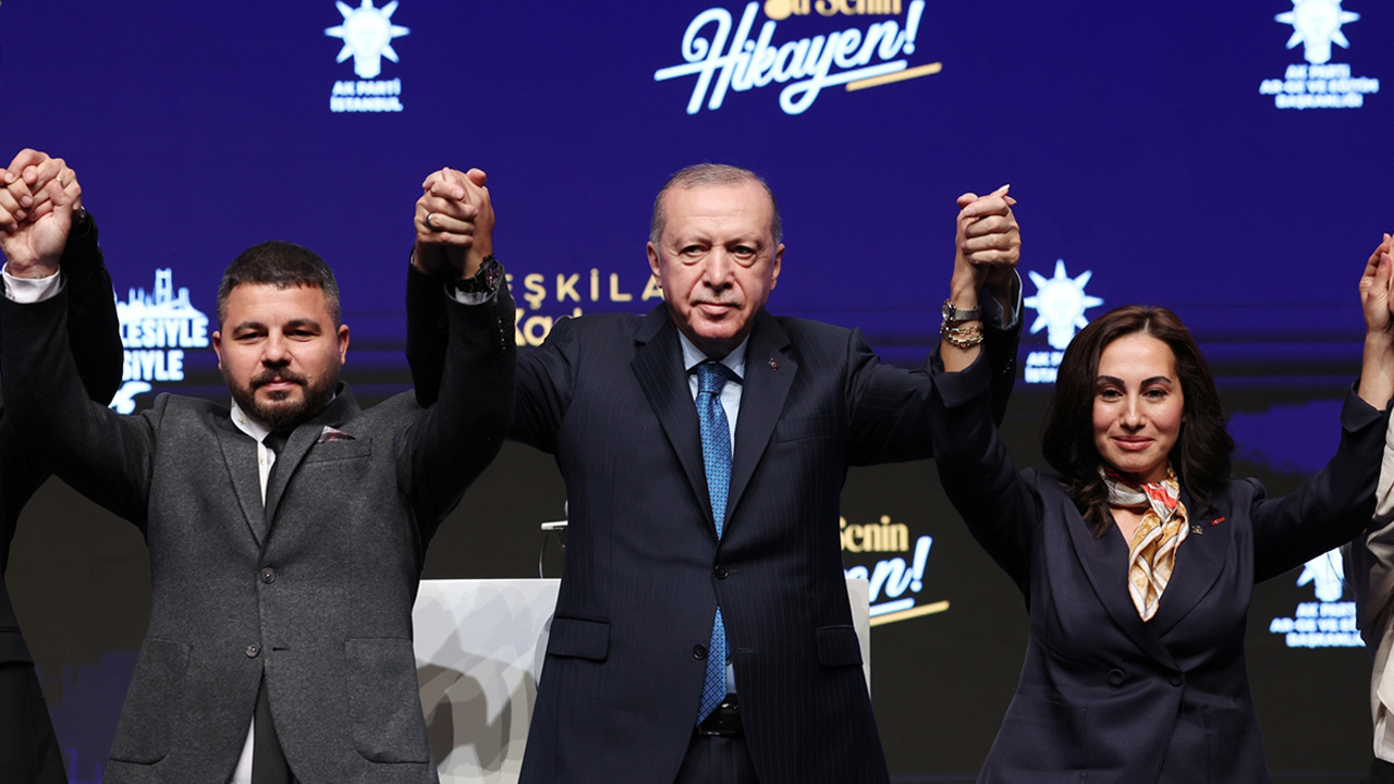 Beykoz Belediye Başkan Vekili Gürzel ile Belediye Meclis Üyesi Cebeci, AK Parti'ye katıldı