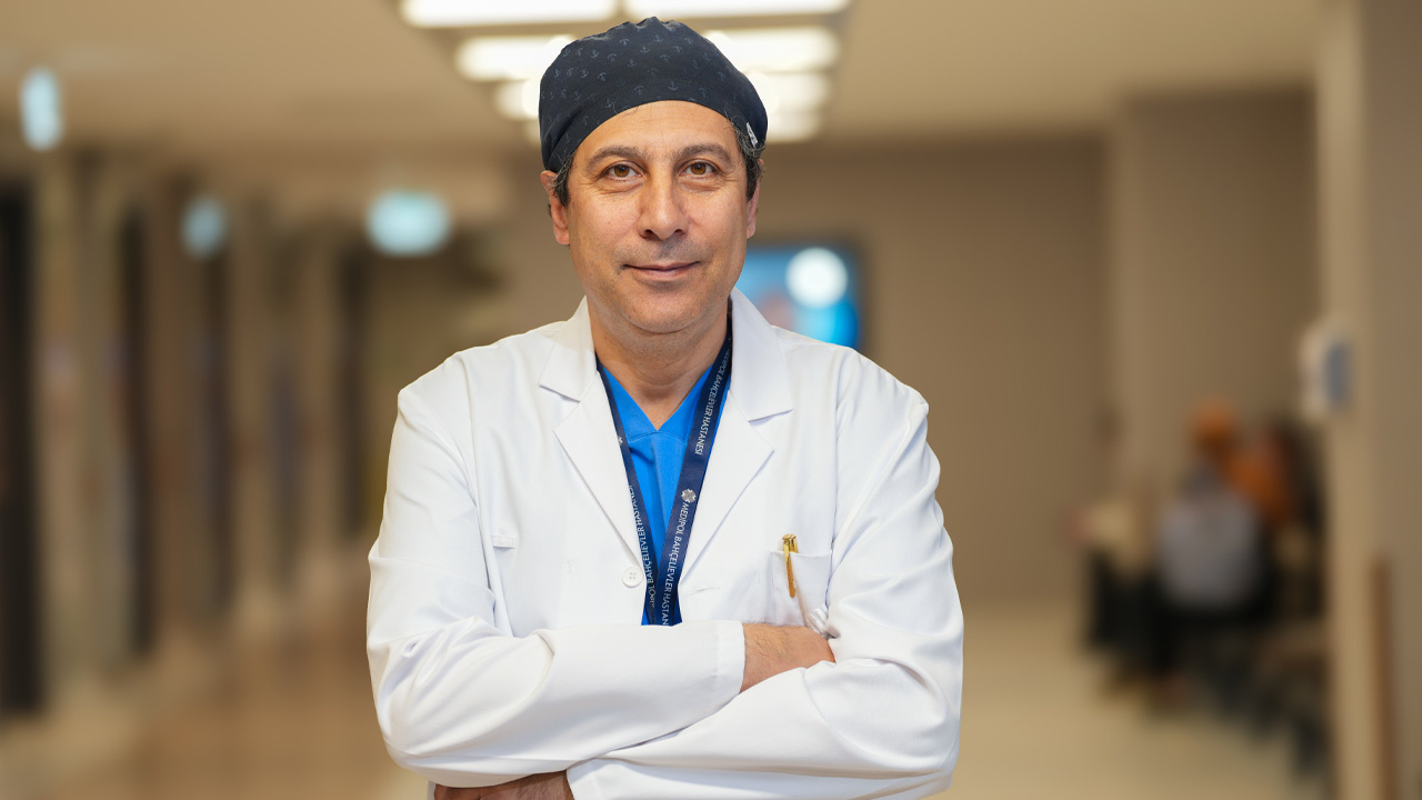 Bacağınızda şişlik ve ağrı varsa acele edin! Derin ven trombozu olabilirsiniz