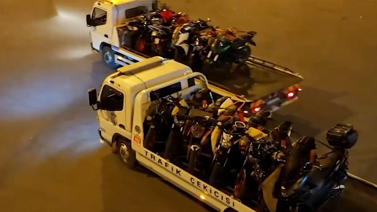 Bakan Yerlikaya bu görüntülerle duyurdu! 17 motosiklet sürücüsüne işlem yapıldı