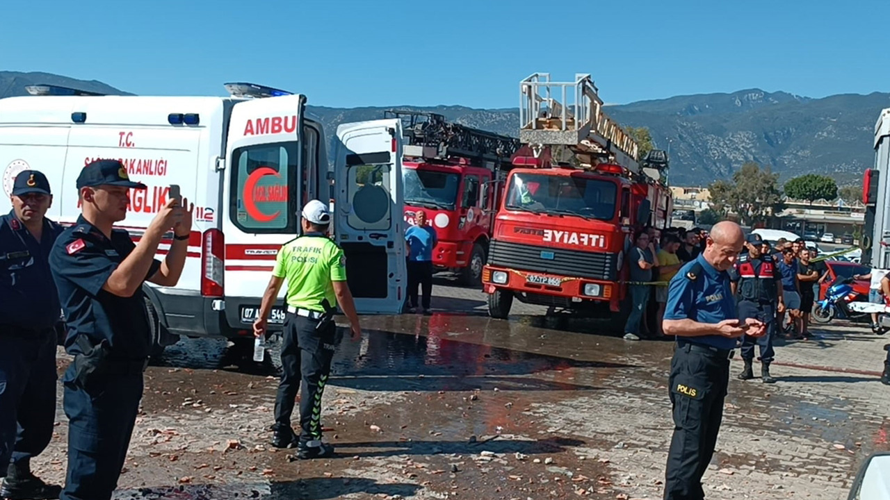 Antalya'da toptancı halinde meydana gelen patlamada 4 kişi yaralandı