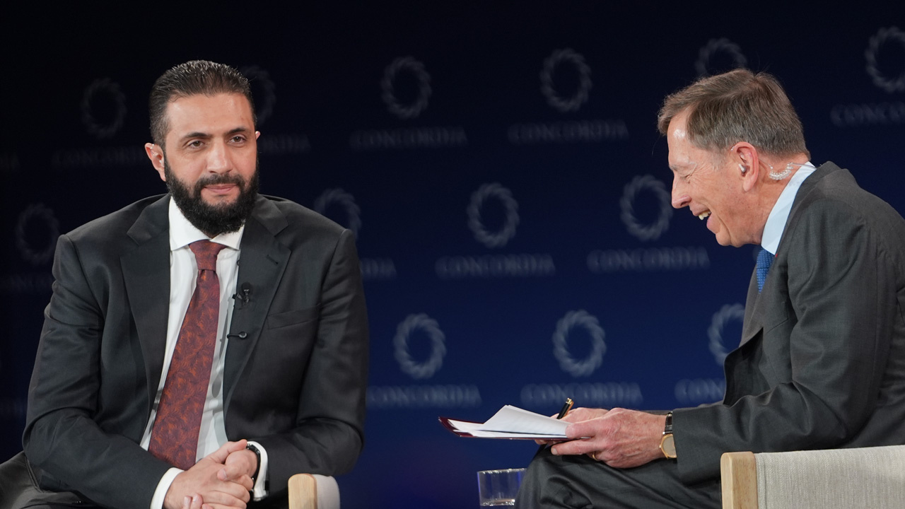 Ahmed Şara ile eski CIA başkanı Petraeus arasında "eski günler" diyaloğu