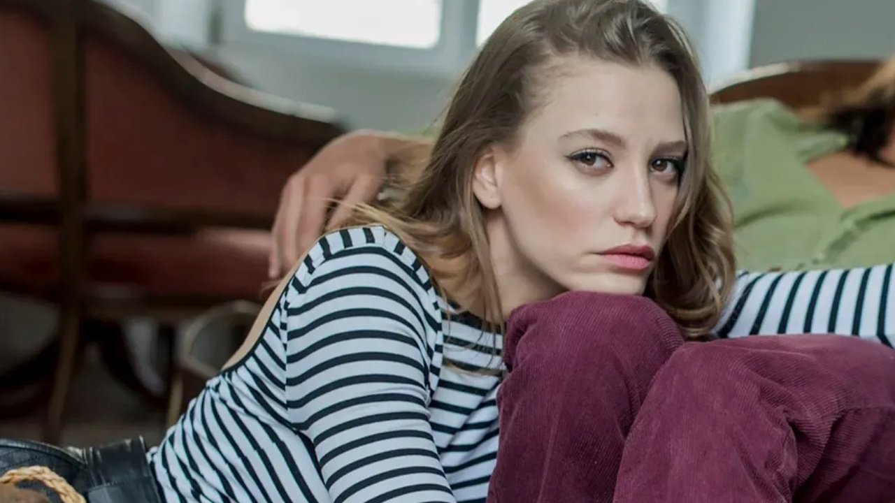 Serenay Sarıkaya'nın terliklerinin fiyatı dudak uçuklattı!