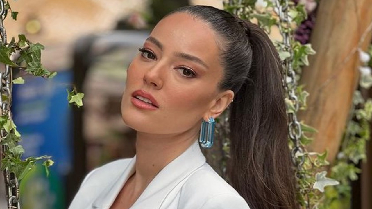 Oyuncu Pelin Akil, Anıl Altan ile boşanmasının ardından ilk kez konuştu: ''Zorlanıyorum''