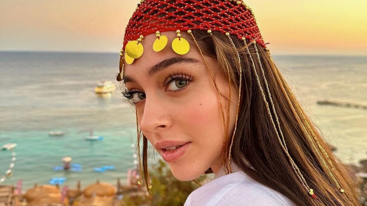 Oyuncu Cemre Baysel sosyal medyada o fotoğrafları paylaştı! Makyajına yorum yağdı