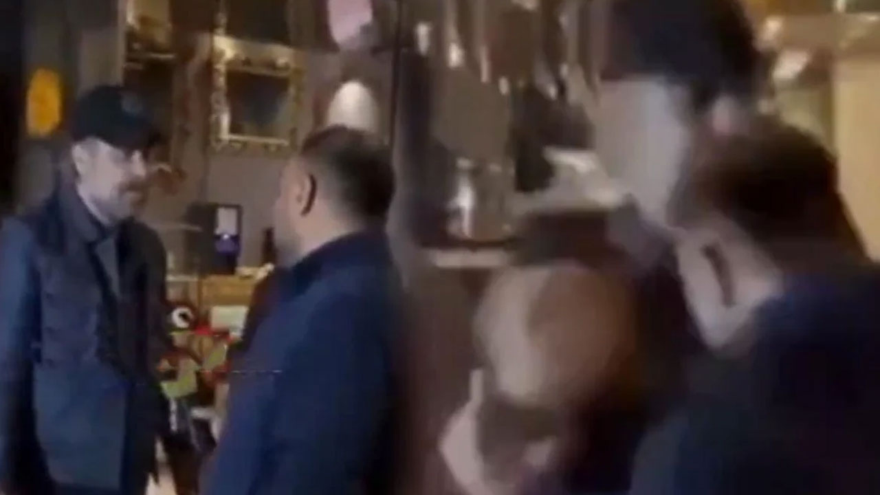 Küfür yiyen muhabir Nejat İşler'e kafa attı