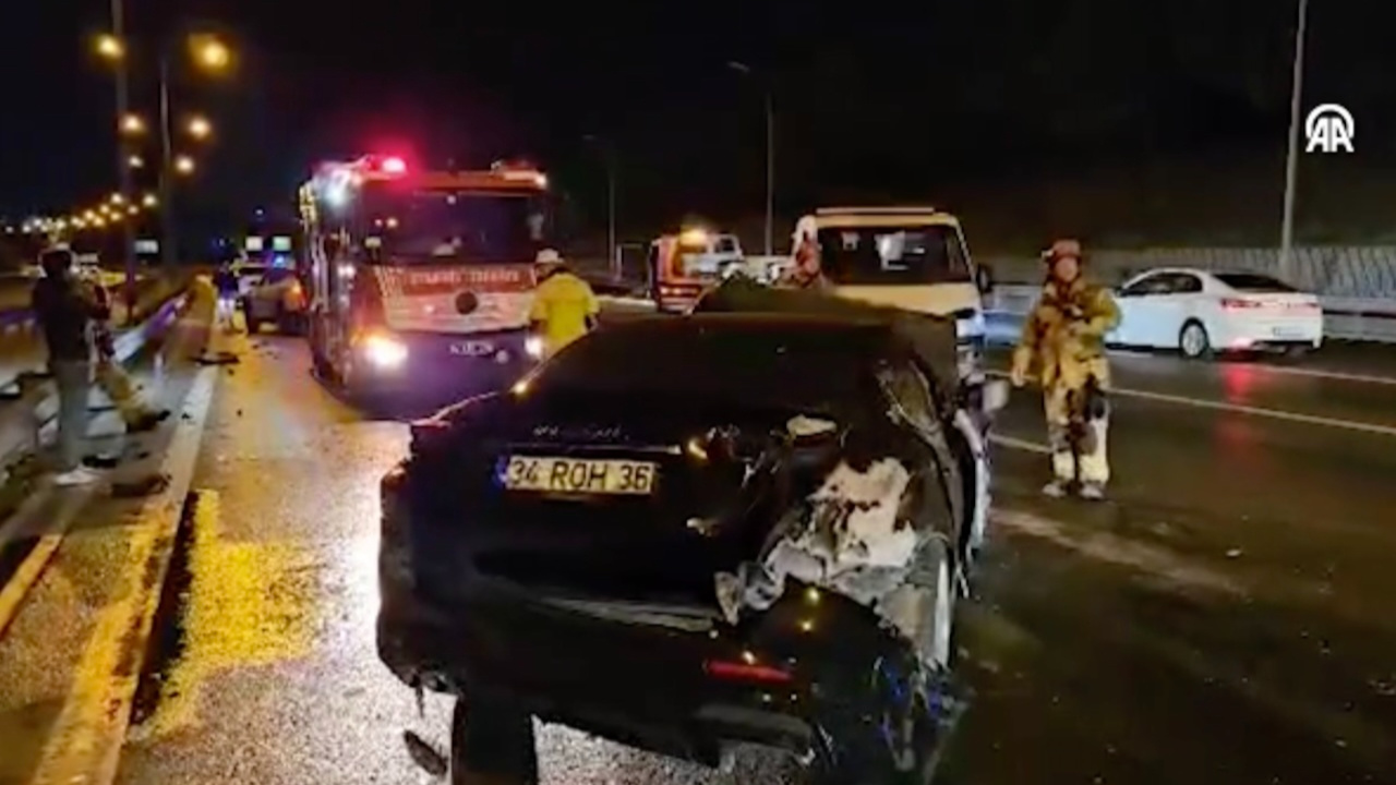 Sultangazi'de kazazededen ilginç hareket! Sürücü otomobilini bırakıp kaçtı