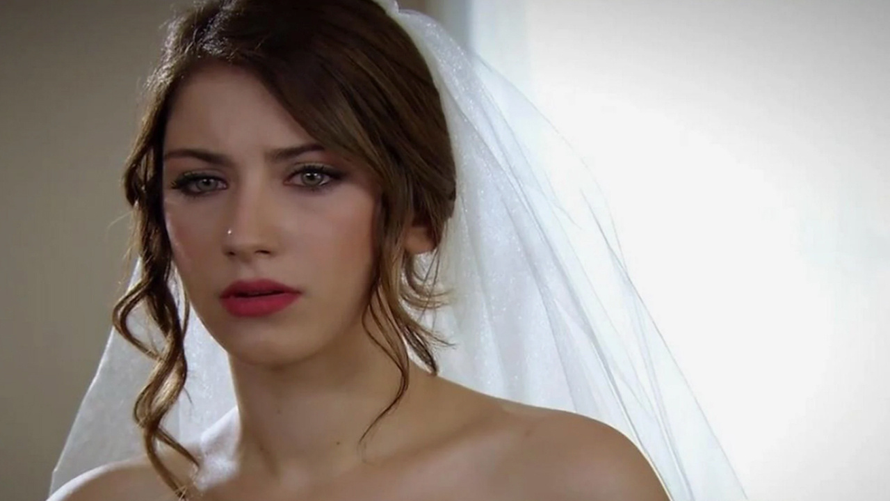 Hazal Kaya'nın son hali herkesi şaşırttı! Resmen erimiş