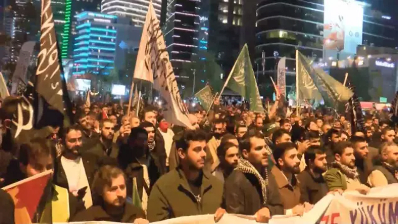 İstanbul ayağa kalktı! Sumud Filosu'na saldırıyı duyanlar sokağa döküldü