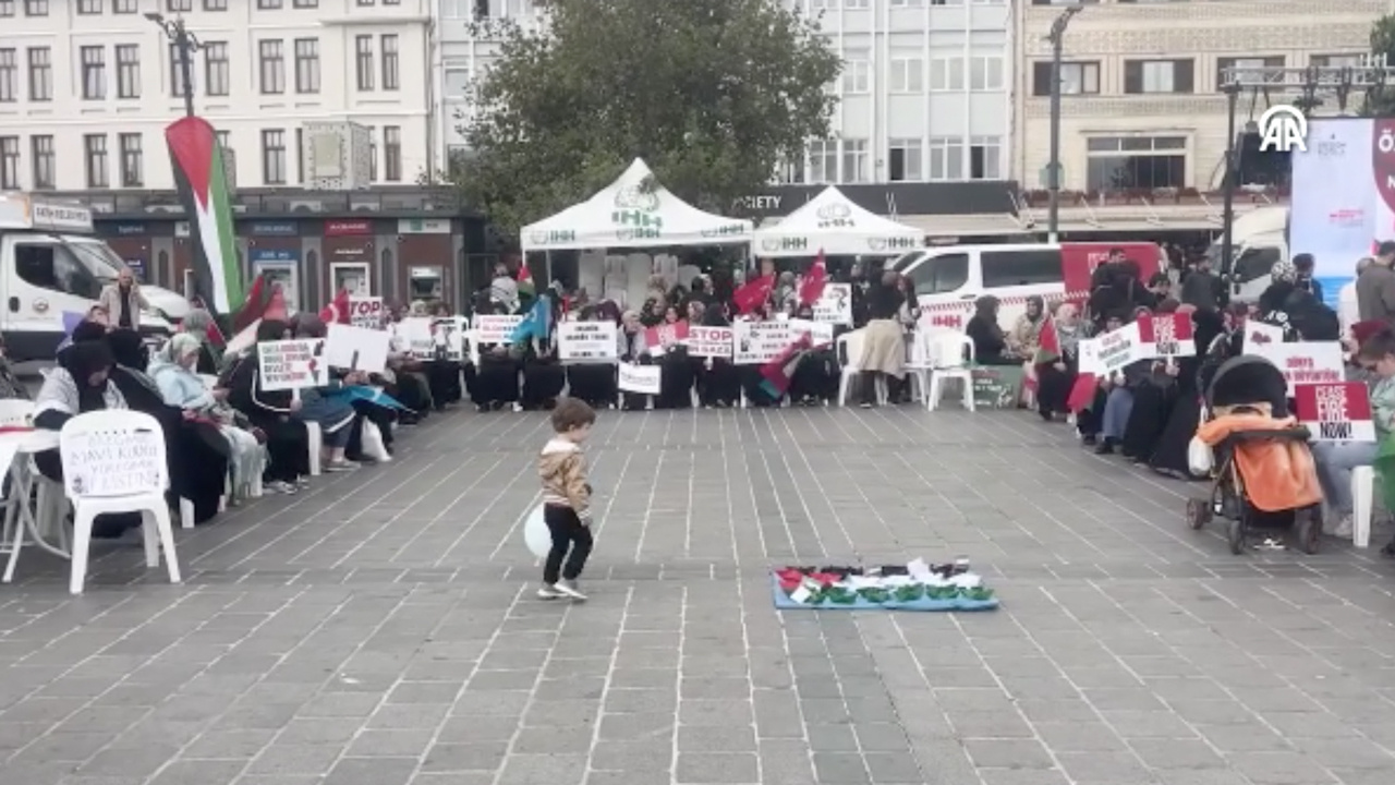 İHH, Sumud ve Özgürlük filolarına destek için İstanbul'da oturma eylemi başlattı