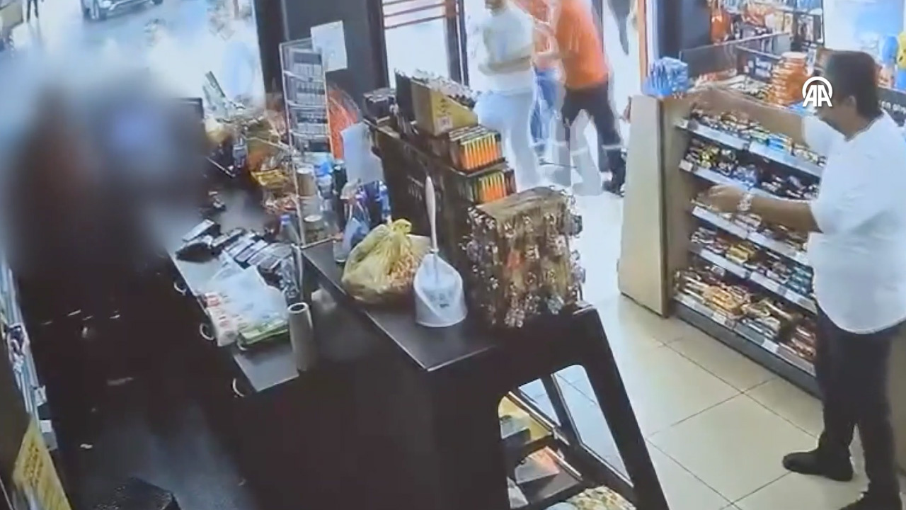 Manisa'da eski eşin gözü döndü kucaktaki bebeğe aldırmadı markette ikisini de bıçakladı
