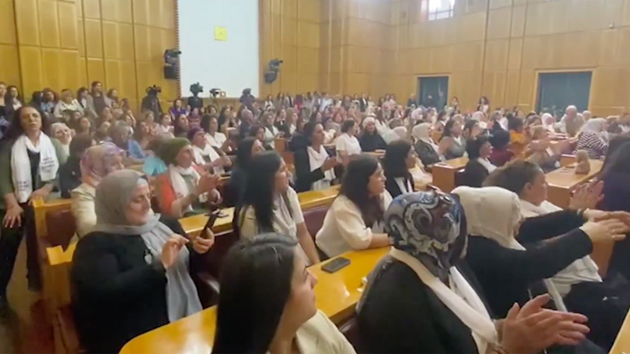 Meclis'te ilk kez Kürtçe olarak 'Yaşasın Başkan Apo' sloganları atıldı