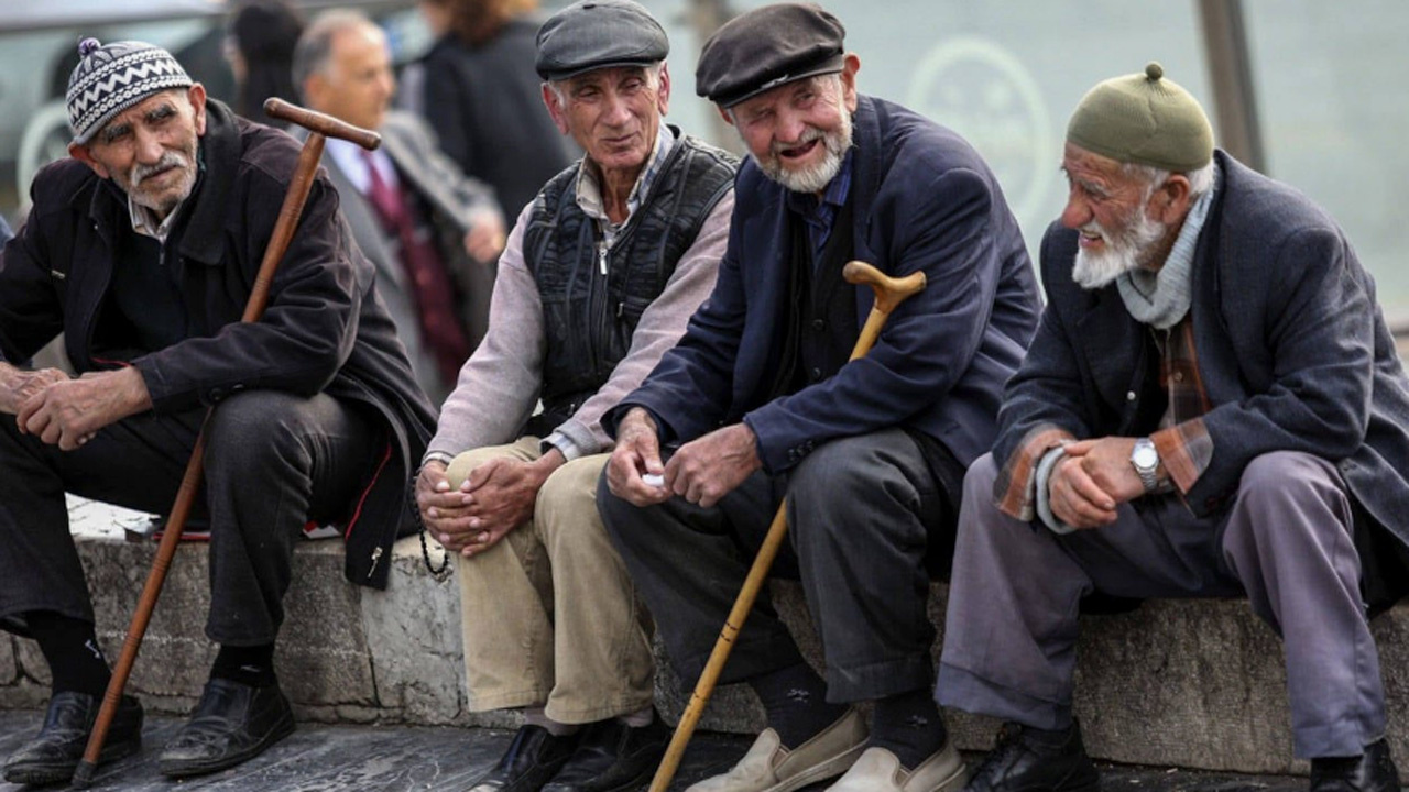 Emeklilik yaşı yükseltiliyor mu? Zeybekçi'den dikkat çeken açıklama