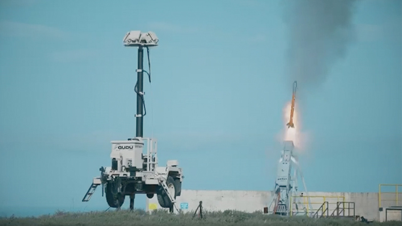 GÖKSUR IIR füzesinden hedefe tam isabet