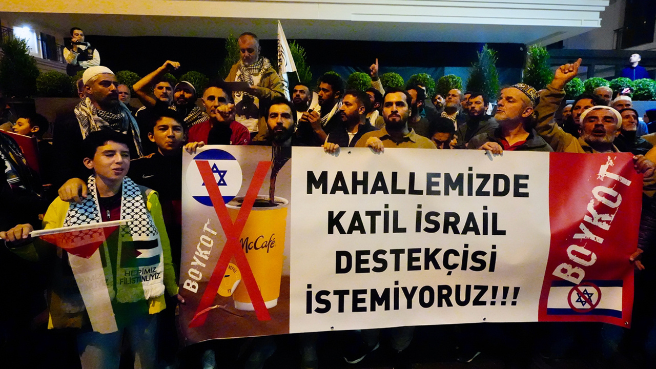 Üsküdar'da mahalle sakinlerinden McDonald's protestosu