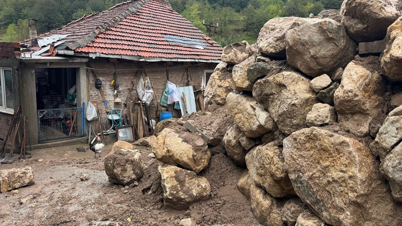 Bartın'da yağış nedeniyle heyelan yaşandı...