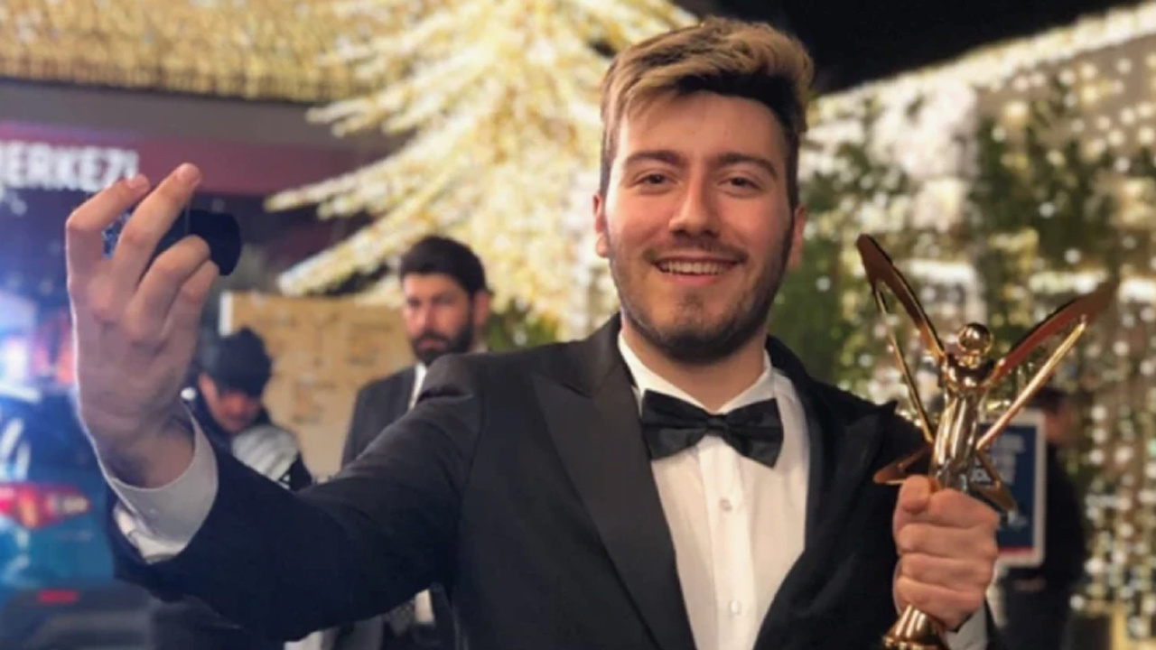 Enes Batur 16 milyonluk Youtube kanalını kapattı! Sevgilisi onu terkedip evlenince...