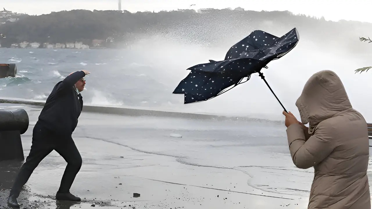 İstanbul'a sağanak ve fırtına uyarısı! Ukrayna'dan geliyor...