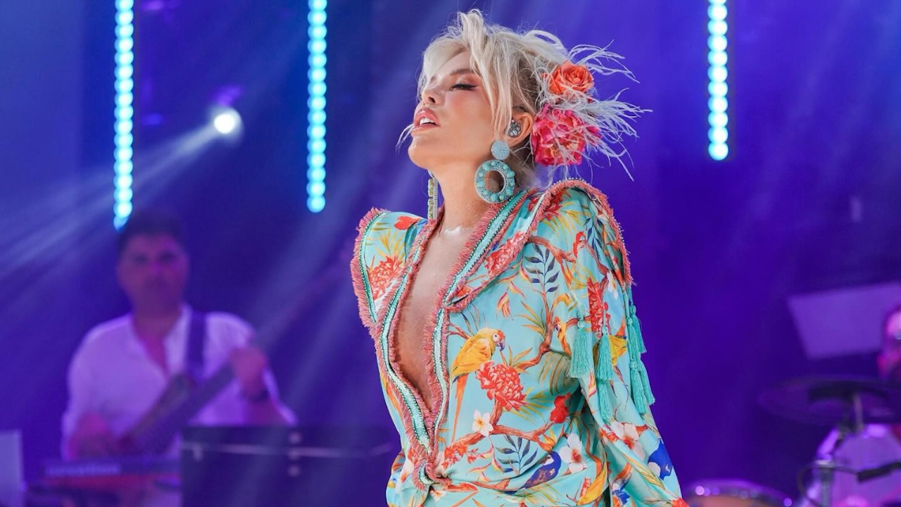 Ajda Pekkan'dan izleyenlere büyük şok! "Evde kaldım"