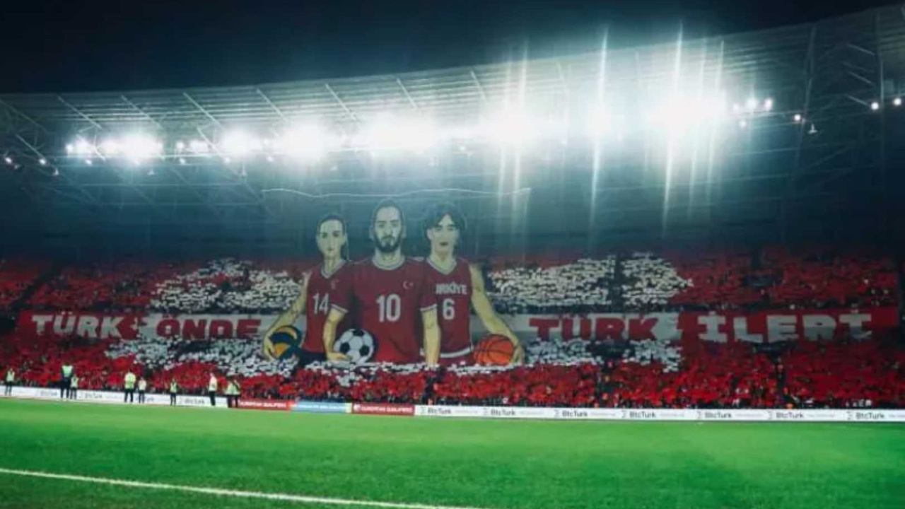 Türkiye - Gürcistan maçında anlamlı gece! Görsel şölen
