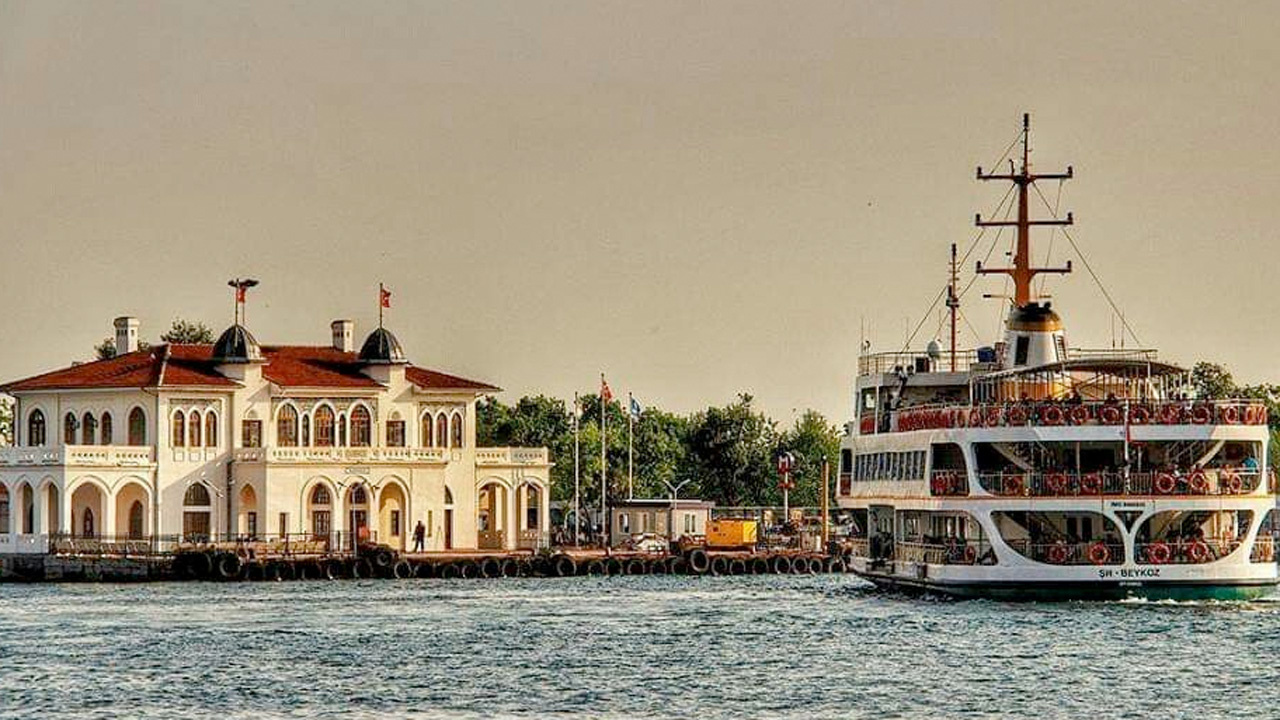 Kadıköy'deki Adalar-Beşiktaş İskelesi'nde 4 kişi denize düştü 1 kişi hayatını kaybetti