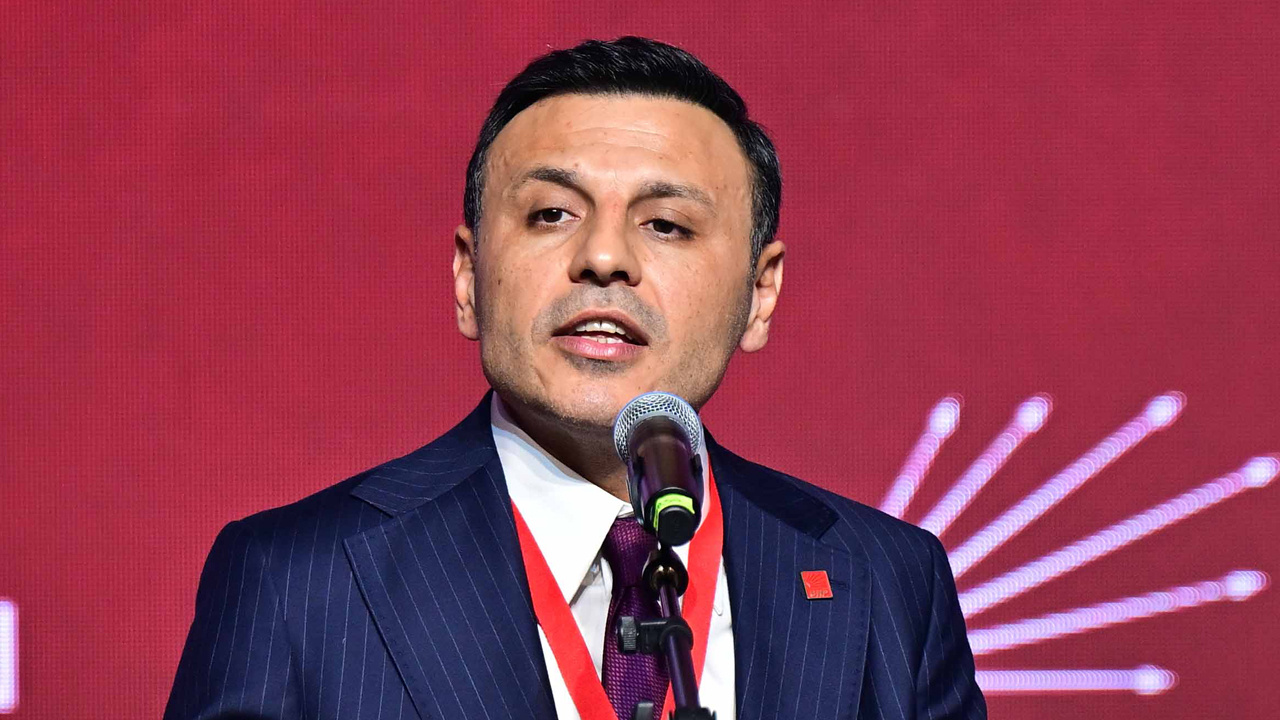 Özgür Çelik yeniden CHP İstanbul il başkanlıına seçildi