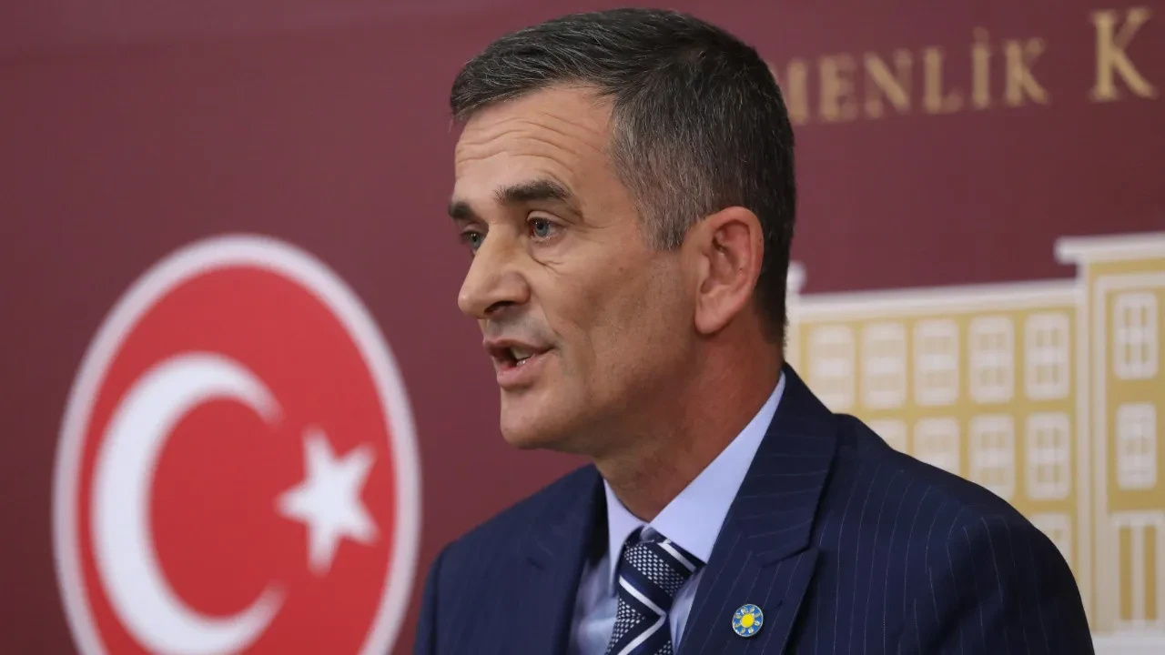 Ümit Dikbayır'ın yeni partisi belli oldu! Rozetini genel başkan takacak