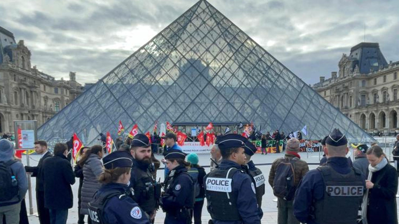 Tarihi eserlerin çalındığı Louvre Müzesi için yeni güvenlik tedbirleri alındı