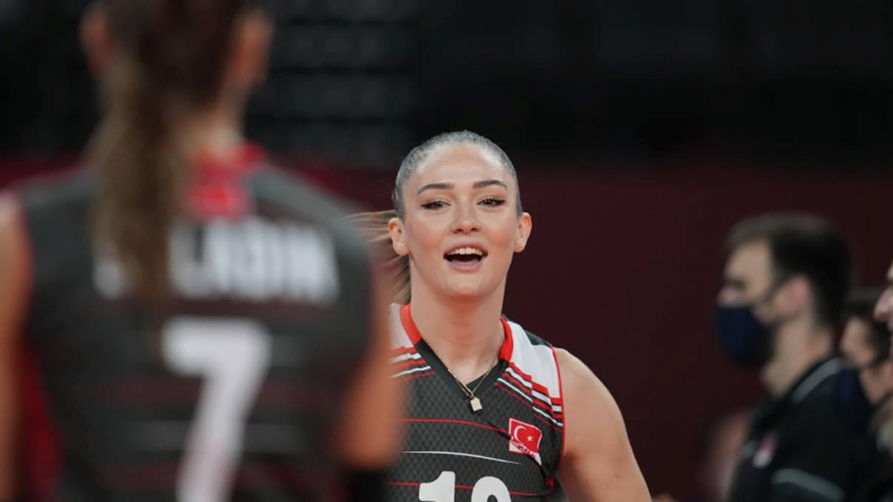 Zehra güneş ayna pozlarıyla sosyal medyayı ateşe verdi! O pozlara bakan bir daha baktı