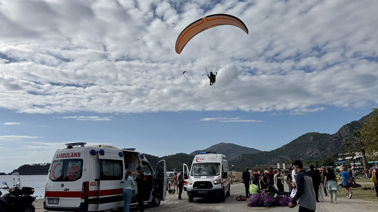Fethiye'de iki yamaç paraşütü çarpıştı