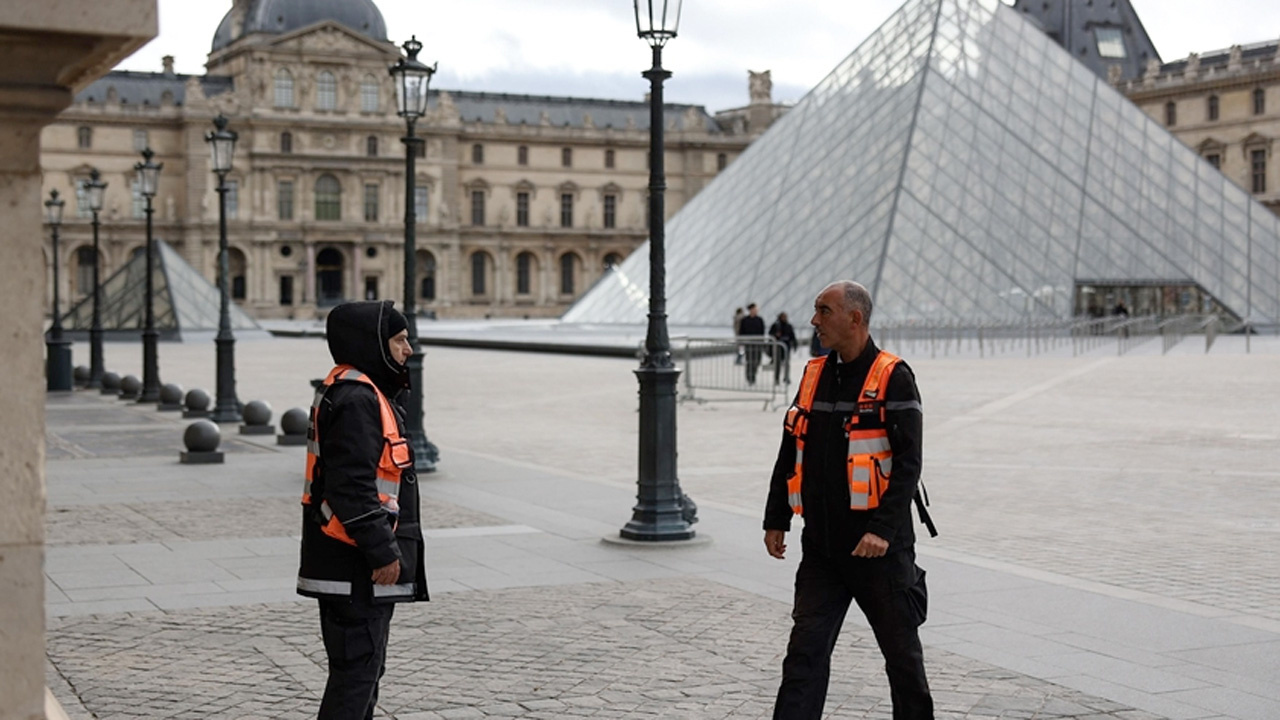 Mücevherlerin çalındığı Louvre Müzesi'ndeki eserlerle ilgili yeni adım
