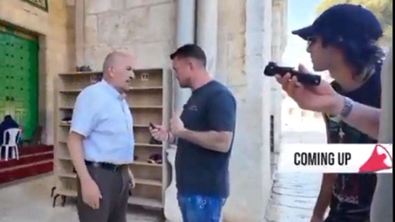 Aşırı sağcı Tommy Robinson, Mescid-i Aksa'ya girebilmek için kendisini "Müslüman" gibi gösterdi