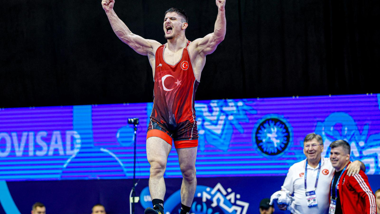 Dünya 23 Yaş Altı Güreş Şampiyonası'nda gümüş ve bronz madalya!