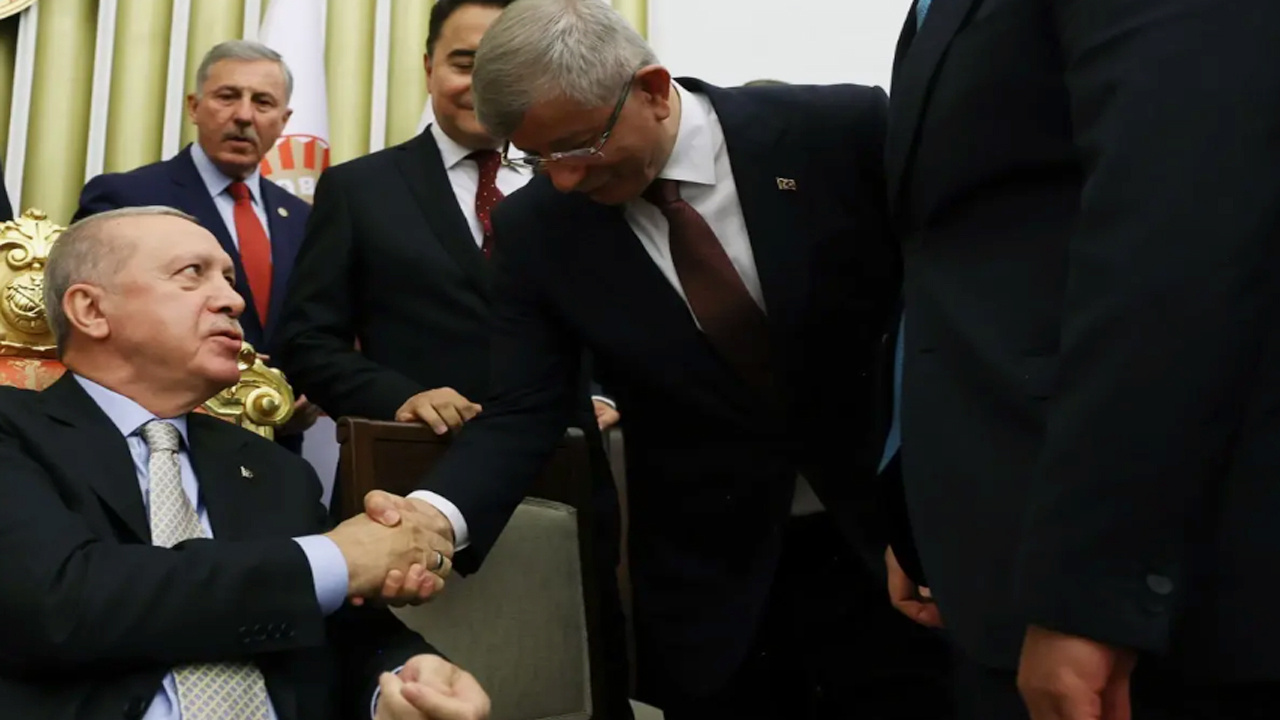 Ahmet Davutoğlu sinyali çaktı! Ak Parti'ye mi dönüyor? '' Tereddüt etmem''