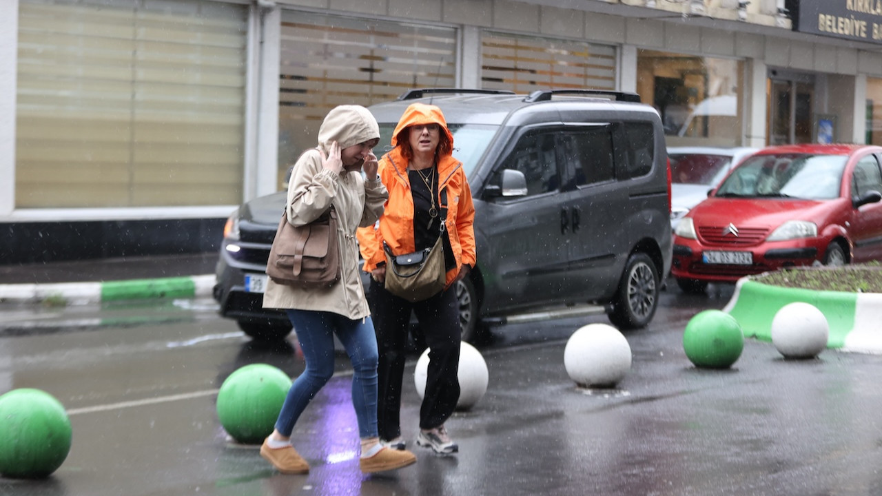 Meteoroloji uyarmıştı! Tekirdağ'da kuvvetli sağanak etkili oldu