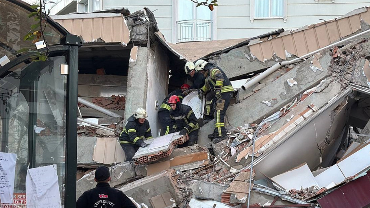 Gebze'de 7 katlı bir bina çöktü! Enkaz altında kalanlar var, valilikten ve belediye başkanından ilk açıklama