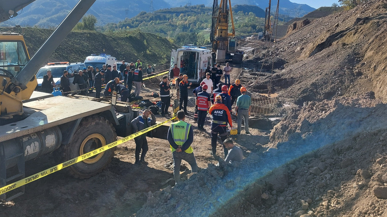Sakarya'da kuyuya düşen işçi hayatını kaybetti