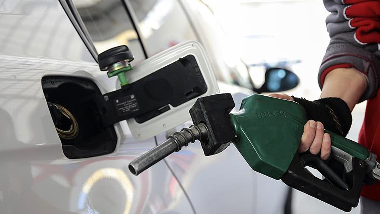 Motorinden sonra benzine de zam kapıda! Depoları fulleyin, akaryakıtın litresi ne kadar oldu?