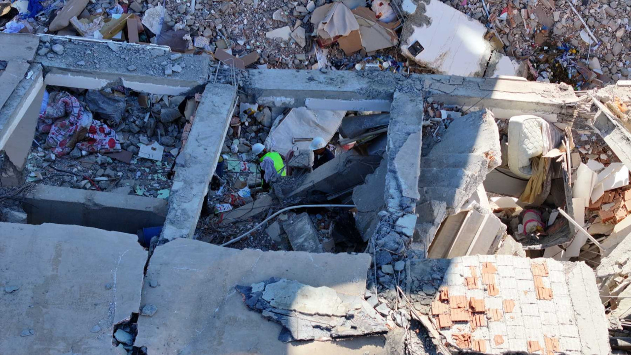 Enkazın altında kalan Dilara Bilir, sesini böyle duyurdu!