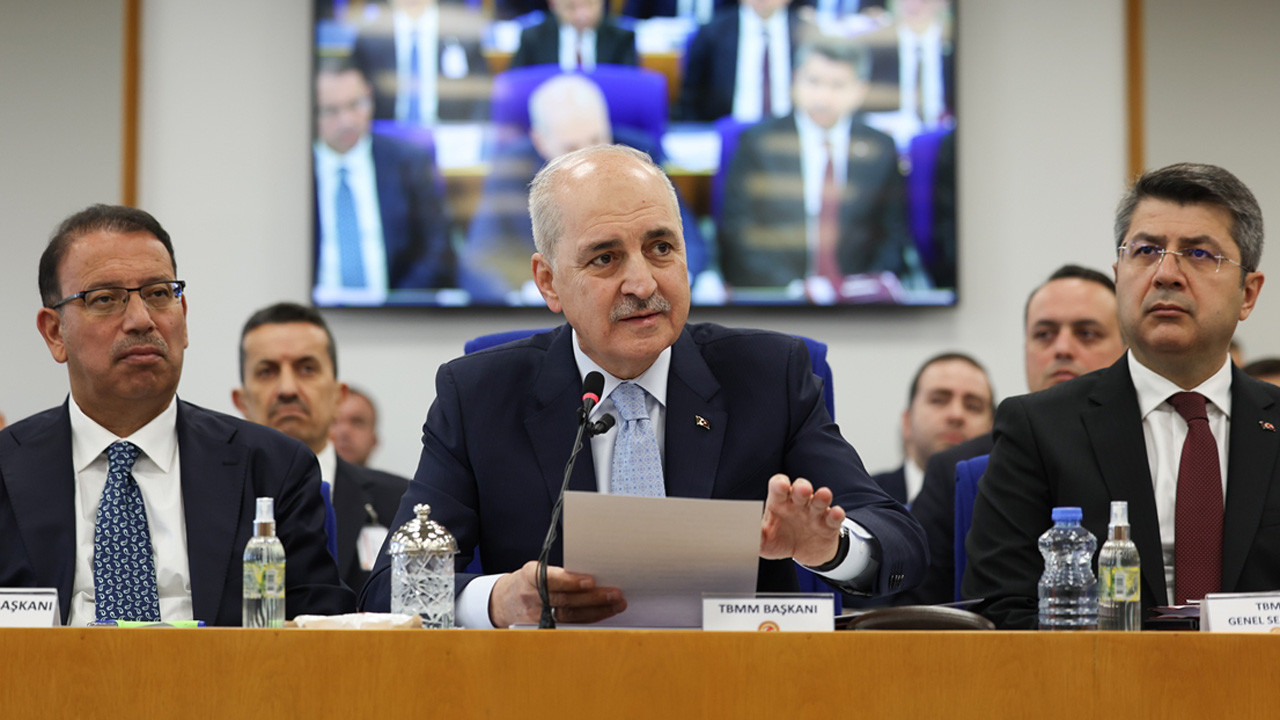 Numan Kurtulmuş 'PKK sevdanız nereden geliyor?' sorusu üzerine komisyonu terketti