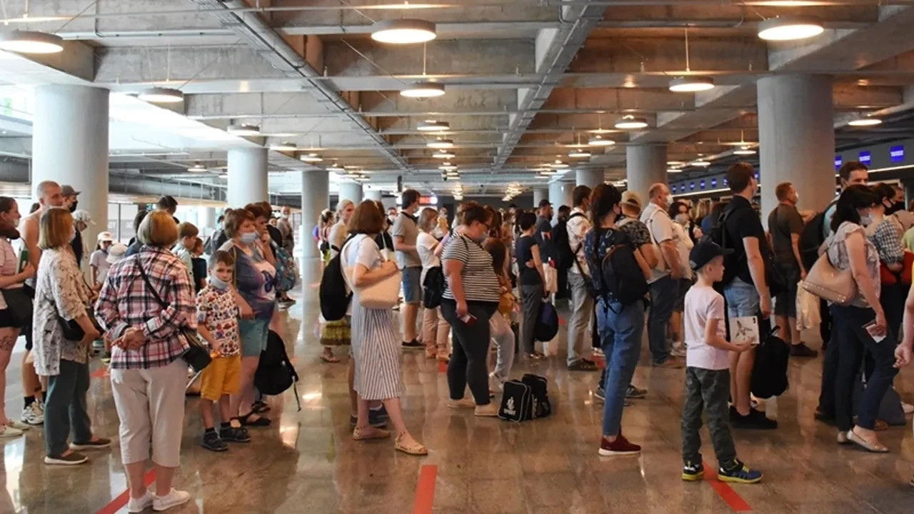 Turizmde dev gelir! Bakan Ersoy yıl sonu hedefini açıkladı