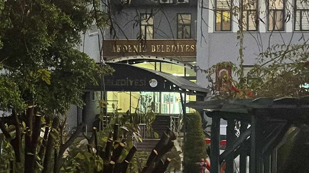 Eski Akdeniz Belediye Başkanı Sarıyıldız yargılandığı davada tahliye edildi