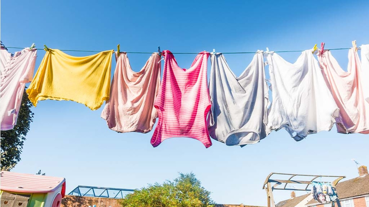 ÇamaşırlarınızI balkonda mı kurutuyorsunuz? Adeta filtre gibi çekiyor dikkat