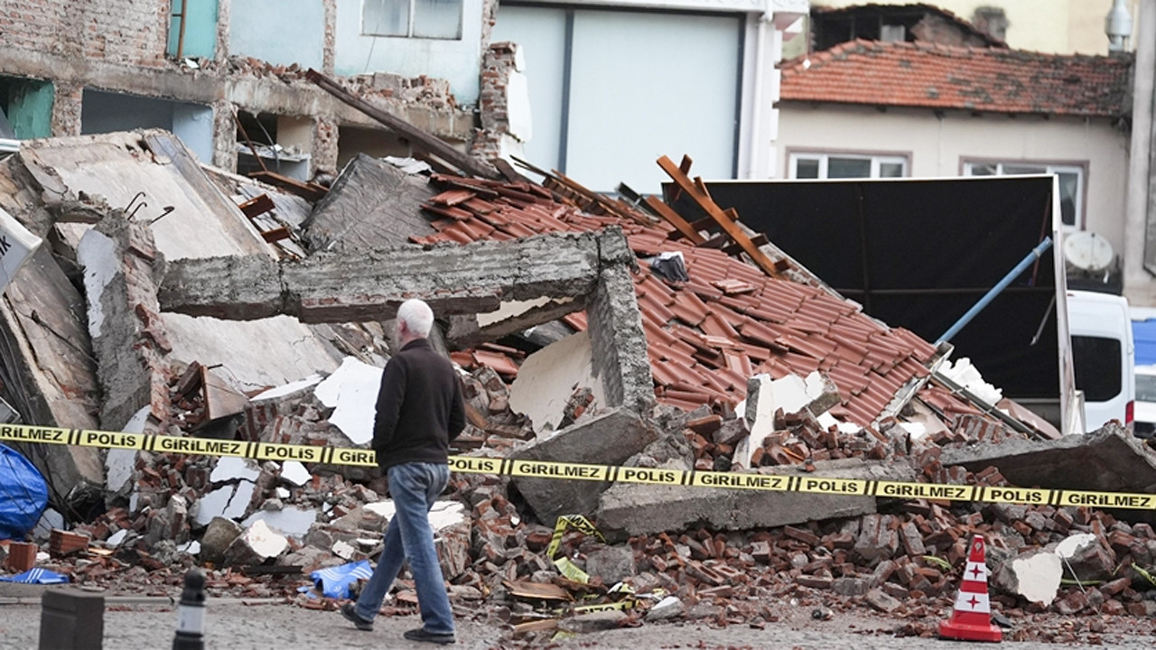 Sındırgı'da korkutan bir deprem daha oldu