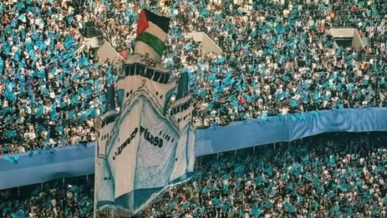 Beşiktaş taraftarından 'Sumud Filosu' koreografisi