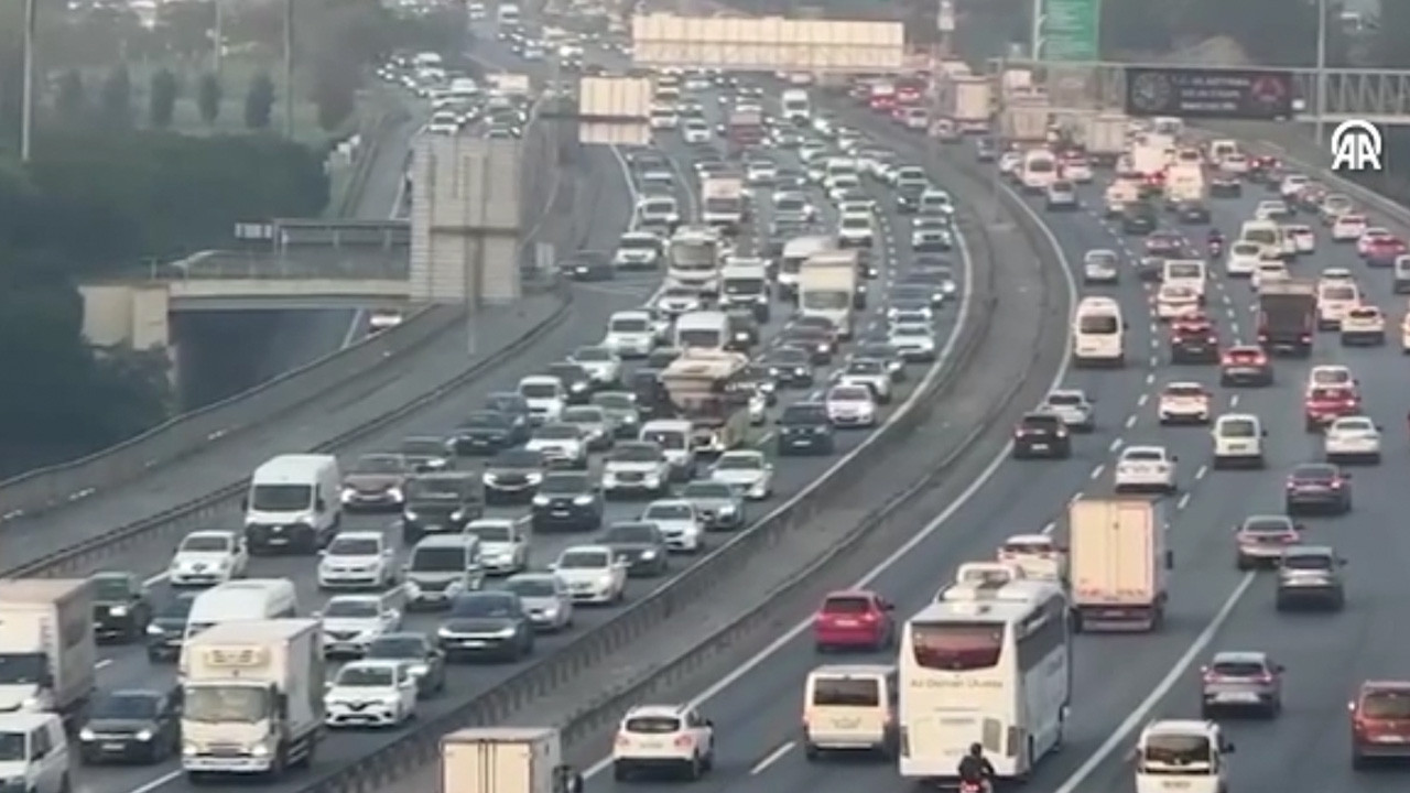 İstanbulluların trafik çilesi! Yoğunluk 73'e kadar çıktı