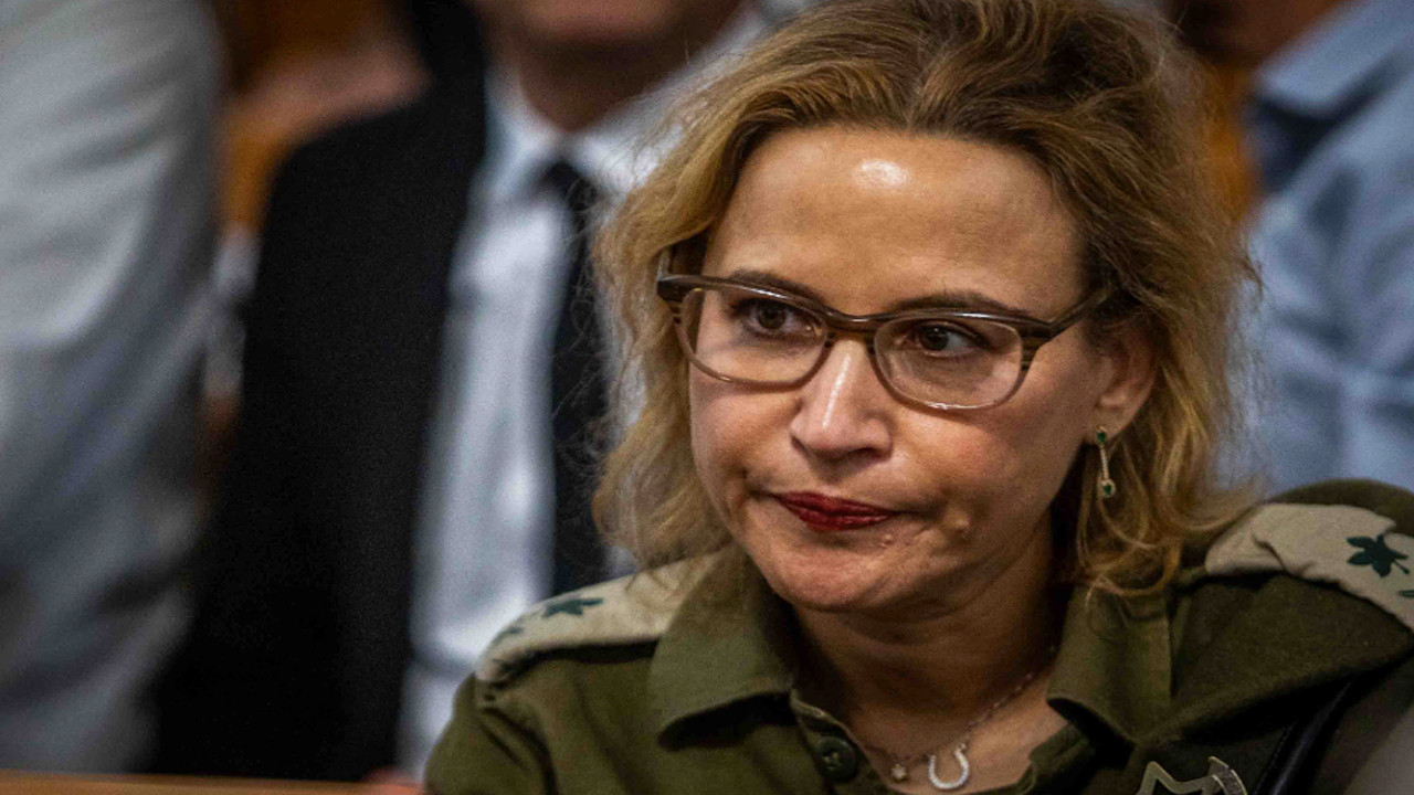 İsrail'de hapishanede Filistinli esire tecavüzü ortaya çıkaran eski başsavcının cep telefonu aranıyor